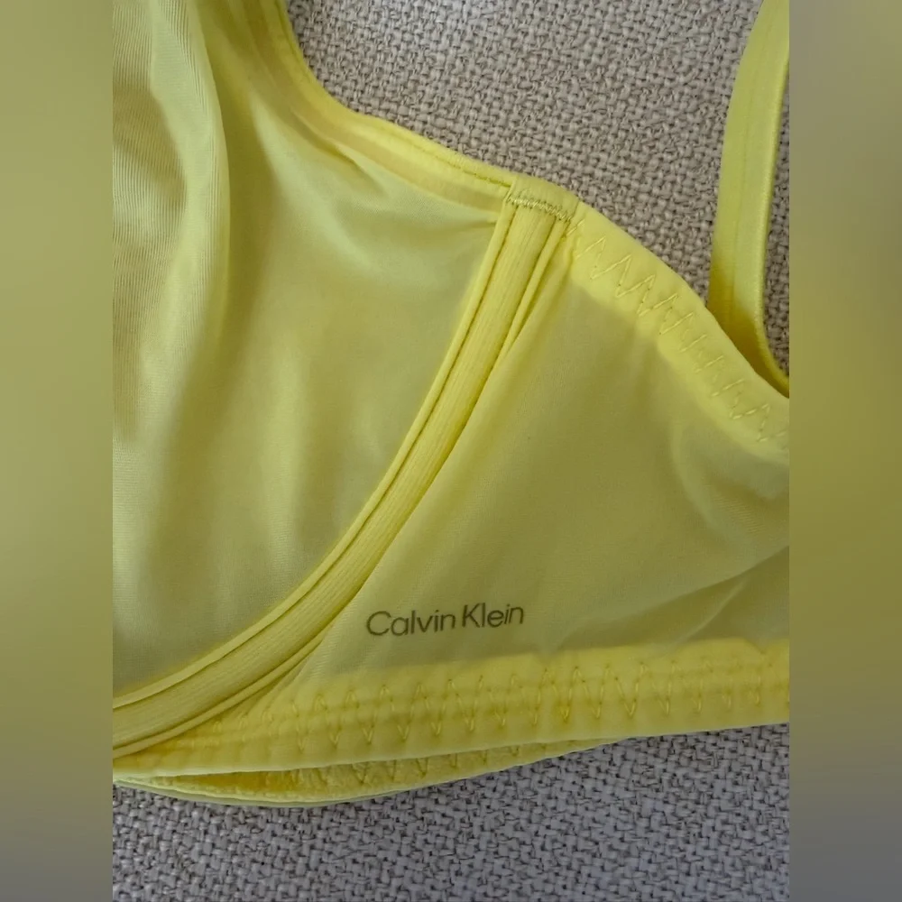 Free shipping! Calvin Klein Sheer Marquisette Unlined Plunge Bra Yellow 32DDD - Picture 5 of 7